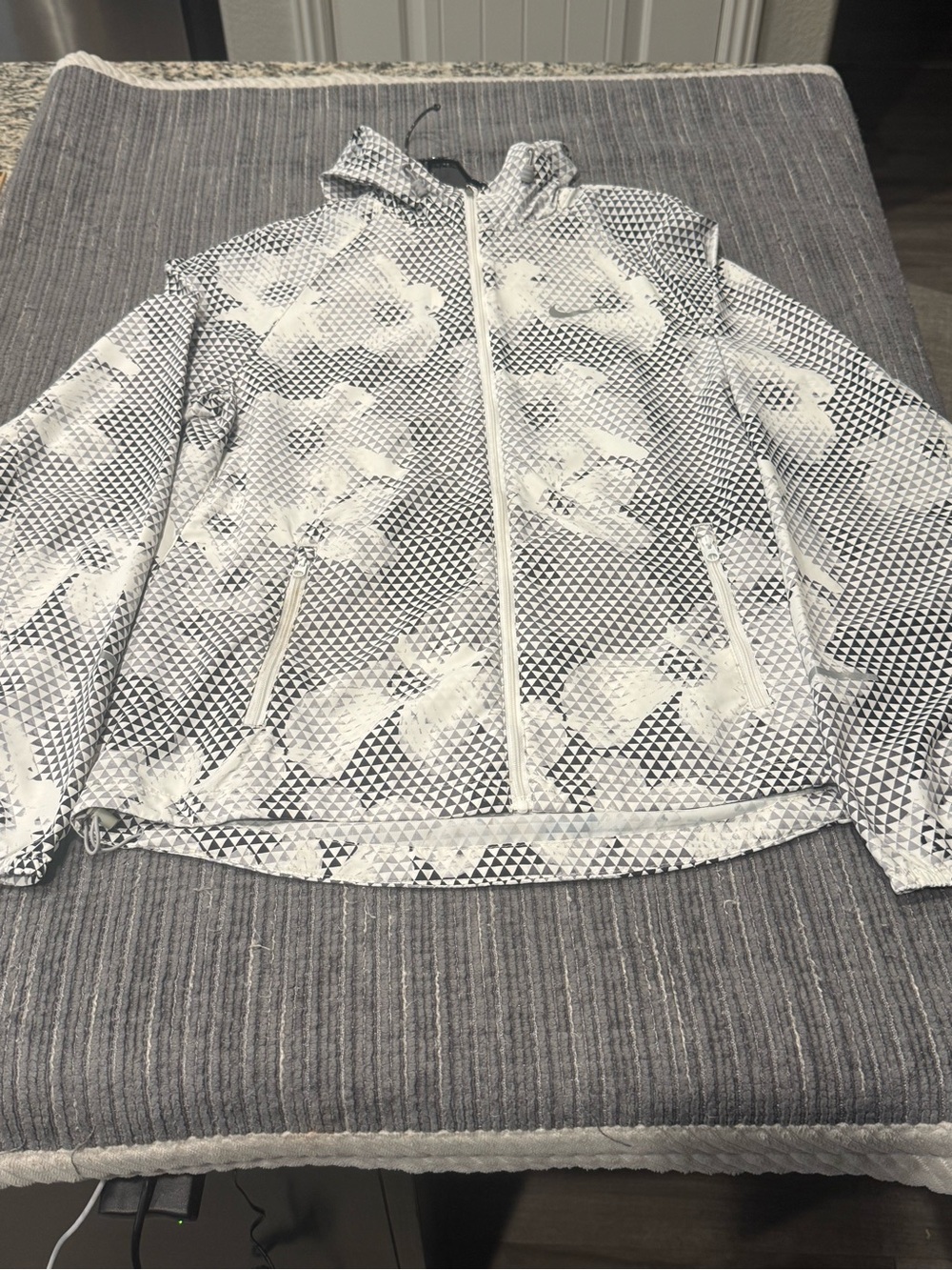 Nike running reflective light weight hoodie jacket women sz sm nwt
